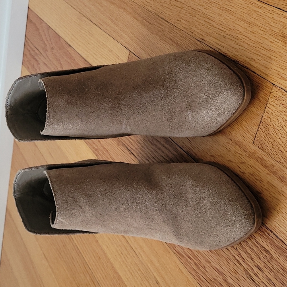 Super cute heeled booties